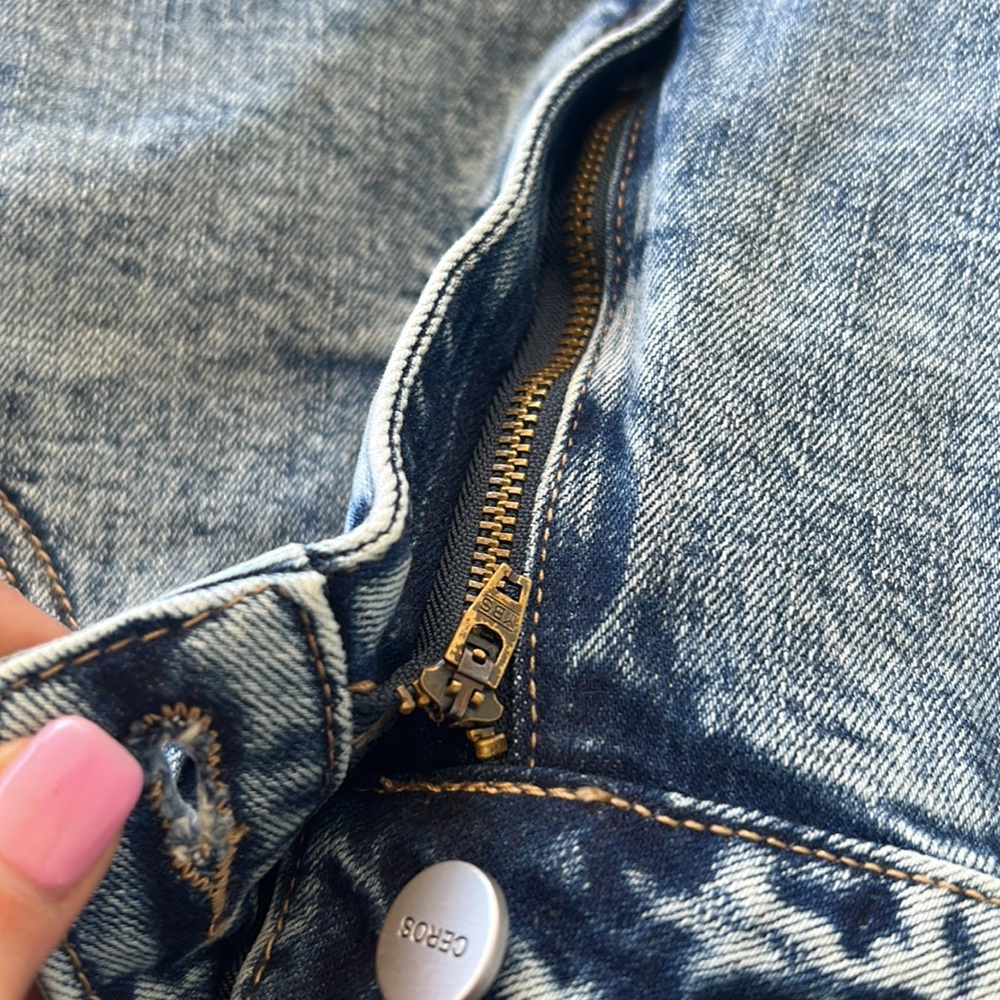 Ceros High Rise Acid Wash Jean Short - Picture 7 of 7